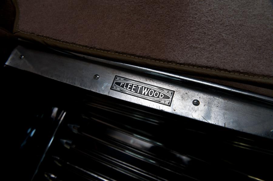  Cadillac Series 60 7-Passenger Limousine by Fleetwood 1933 года  (фото 8 из 21)
